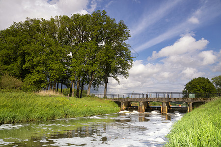 在海斯维伊克-丁泽附近的Aa河中高清图片
