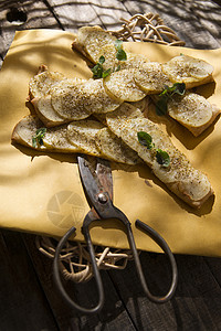 土豆和土豆粉盘子食物迷迭香马铃薯面粉纤维烤箱面包淀粉营养背景图片