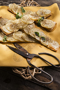 土豆和土豆粉迷迭香面包小吃纤维营养面粉盘子食物烤箱淀粉背景图片