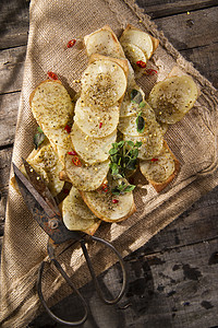 土豆和土豆粉小吃营养马铃薯纤维食物面包烤箱淀粉迷迭香面粉背景图片