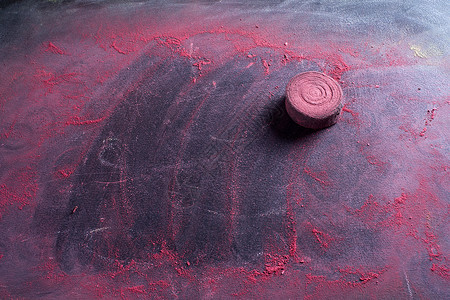 红色粉笔尘灰尘教育学校艺术乡村材料背景图片