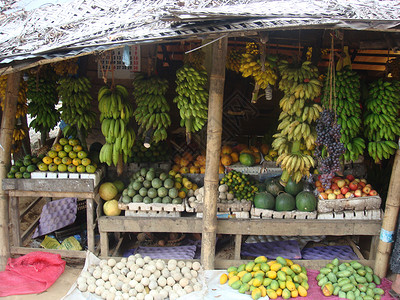 香蕉小屋斯里兰卡的水果和蔬菜摊位香蕉市场旅行店铺收成销售男性零售生产农业背景