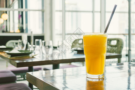橙色冰雪排毒茶点饮食稻草食物橙子果汁水果玻璃背景图片