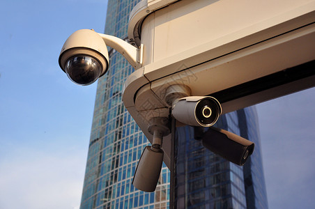 多角闭路电视系统对准蓝天 超光速摄像头凸轮玻璃镜子监视技术警察视频街道电子警卫背景