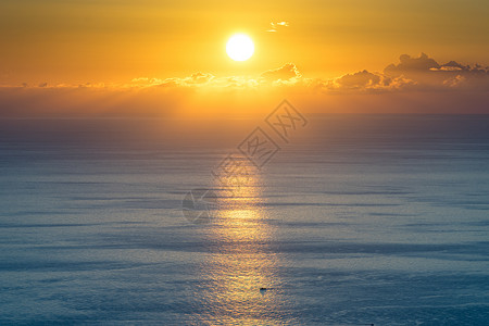克拉斯诺达尔市俄罗斯索契市的海岸线日落地球表面海景太阳地平线天空城市背景