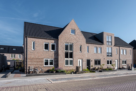 乌尔克荷兰郊区与现代家庭住宅 在荷兰新建现代家庭住宅 荷兰家庭住宅 公寓房间生态窗户财产建筑学住房城市花园邻里街道背景