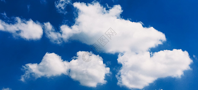 蓝色天空中美丽的云朵环境多云云景宗教精神晴天背景图片