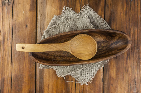 空的木碗和木勺子 用布布桌布放在木桌上装饰工艺家庭用具桌子餐具生态乡村厨房环境背景图片