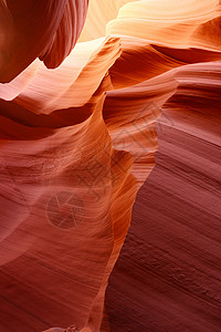 下羚羊峡谷沙岩橙子亮度阴影条纹风景丝绸岩石羚羊砂岩黄色背景图片
