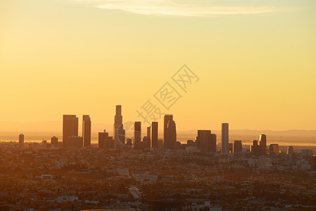 早晨在众天神那里阳光房子城市摩天大楼建筑物背景图片