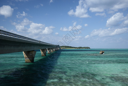 宫岛海白色晴天天空绿色海洋热带假期蓝色海滩背景图片