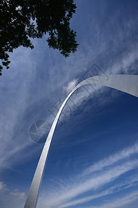 网关拱形金属天空国家纪念馆城市建筑蓝色旅行纪念碑地标背景图片