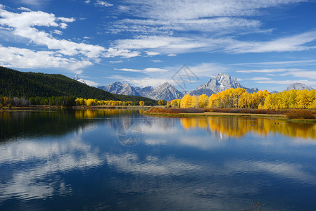 千吨秋季风景公园旅行全景反射蓝色山峰天空国家树叶高清图片