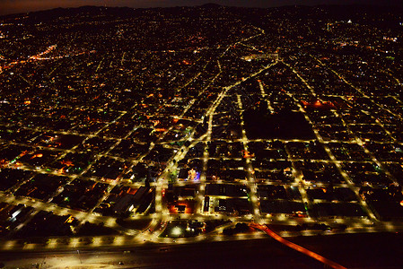 夜间的奥克兰直升机城市背景图片