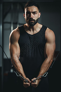 荣耀之战荣耀于我为肌肉生活方式健身成人力量交叉男人电缆机训练运动背景
