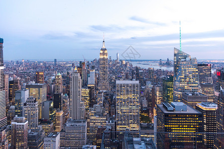 5月旅行季美国纽约州纽约2019年5月15日 美国曼哈顿 纽约市夜间空中观察蓝色全景天际天空地标正方形生活景观城市日落背景