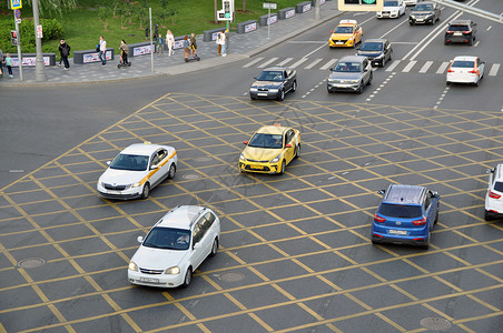 禁止开车抛物路边的NNo号停车场黄十字区的标志是沥青路面背景