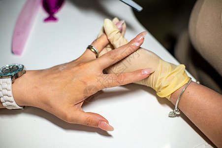 配有特别UV凝胶的指甲装饰沙龙奢华搪瓷治疗刷子女性美甲指甲油魅力服务背景图片