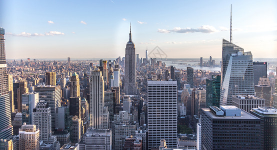 美国纽约2019年5月17日 纽约市曼哈顿市中心航空全景 当天有摩天大楼和蓝天帝国天空建筑学建筑旅行场景蓝色办公室街道日落背景图片