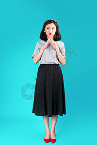 满身笑容的亚洲女人 穿着一身蓝色的针纹式礼服魅力成人女士身体裙子女性女孩背景图片