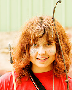 有弓和箭的女孩背景图片