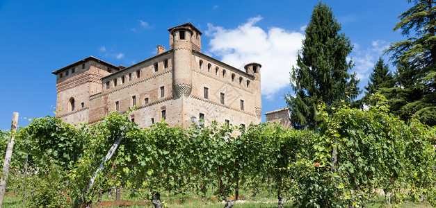 蒙特福城堡蓝色的意大利语高清图片