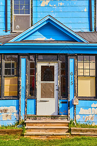 615所房屋和邮箱内涂有蓝色和白漆粉碎板的城市建筑高清图片