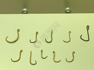 哥伦比亚波哥大黄金博物馆的 J 钩神器钓鱼钩背景图片
