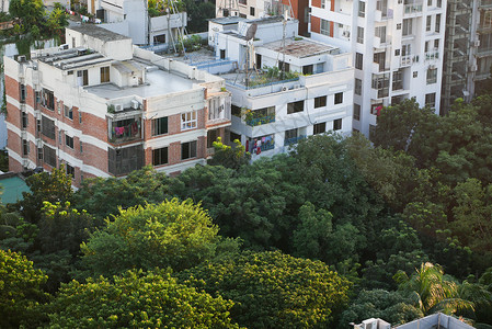阳光明媚的 dhaka 市政大楼场景城市首都天空办公室住宅旅行绿色金融商业背景图片