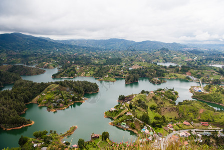 爬上俯视热带水域旅行苯酚游客天线外表村庄旅游神社水路岩石背景图片