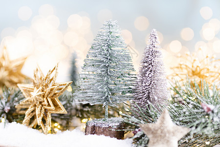 圣诞装饰品 蓝色背景有绳索灯光绿色针叶树风格云杉枝条装饰松树背景图片