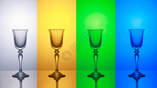 白黄绿蓝条纹巴格隆上的空酒杯高清图片