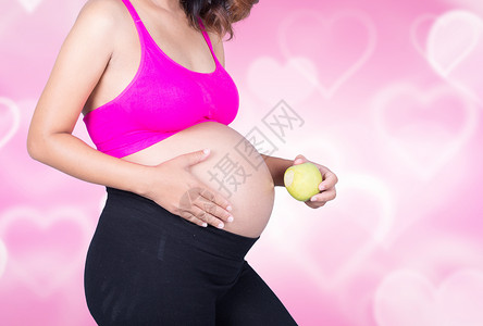 宝宝心里苦心底有苹果的美丽的怀孕女佳人背景