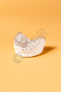 近视牙盘个人牙托口服矫形牙科主题 手持隐形牙套个性宏观修理玻璃卫生牙齿口腔科牙医产品青春期背景图片