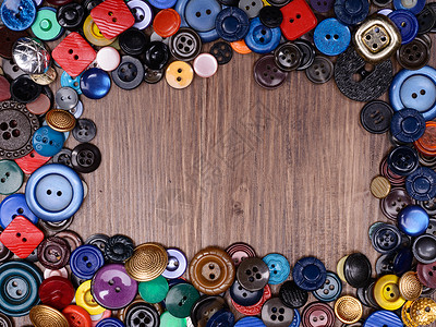 木质背景 旧时装类按键 复制垃圾古董圆圈塑料蓝色缝纫裁缝配饰团体针线活阴影背景图片