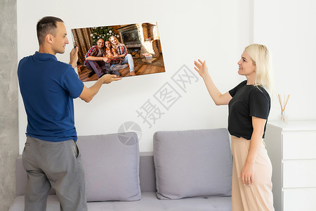 家庭持带圣诞节照片的相片画布成人房子房间男性框架异性夫妻男人艺术边界背景图片