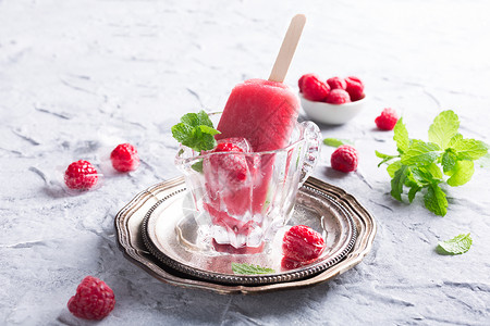 草莓冰淇凌自制草莓冰棒玻璃薄荷茶点流行音乐派对热情小吃果汁美食甜点背景