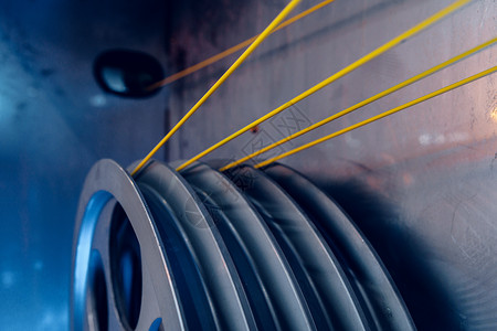 在生产电力电缆和光纤的现代化工厂内 电缆制造机械零件商业铸件力量管道大厅硬件作坊店铺工作螺旋背景图片