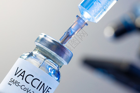 Covid19疫苗瓶 用注射器从中取出疫苗治疗药品医疗治愈小瓶沙士实验室注射药物背景图片