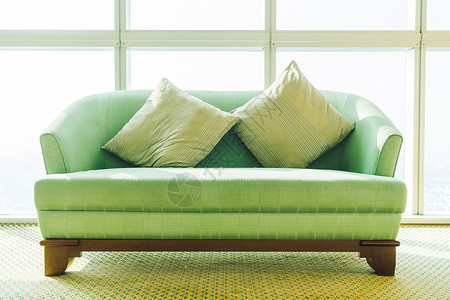 沙发上铺药家具枕头长椅奢华绿色白色房间房子背景图片