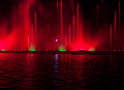 尼哈文音乐喷泉液体闲暇海浪照明城市流动喷出反射魔法蓝色背景