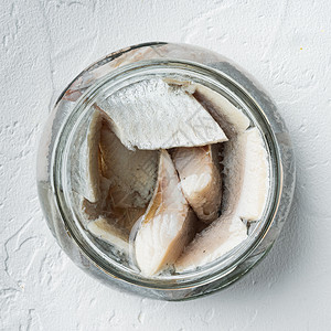 鱼群以玻璃罐 白色底底 顶层视图平面 平方形式保存在玻璃罐中背景图片