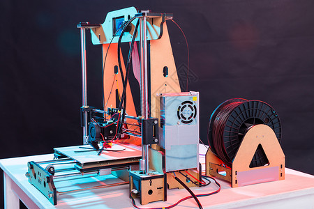 创客贴实验室工作期间的电子三维塑料打印机 3D 打印机 3D 打印创造力电子产品原型石膏风俗学校科学制作者3d工具背景