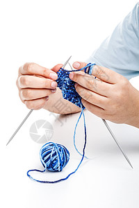 编织手蓝色针织爱好正方形线索工艺羊毛白色细绳拇指背景图片