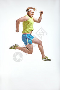 红发 胡胡子 大胖子男子穿运动服跳跃背景图片