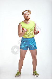 红发 胡胡子 大胖子抓着那些哑铃减肥身体重量男人成人饮食损失运动动机管状背景图片