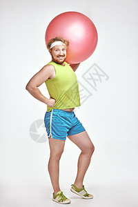 红头发 胡子 长胡子 大胖子 拿着健身球成人健身房管状身体减肥男人乐趣肥胖腹部饮食背景图片