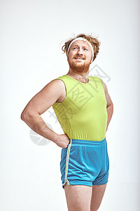 红头发 胡胡子 大胖子 穿着运动服很骄傲背景图片