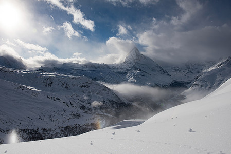 马特斯滑雪日落高清图片