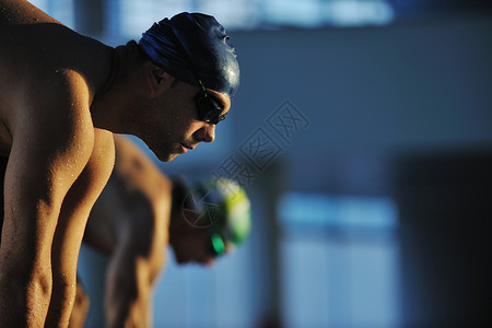 游泳开始竞争对手游泳池团队专注行动运动员竞争者竞赛水池潜水背景